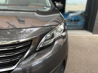 Peugeot 5008 ( 7 PLAZAS) 2017