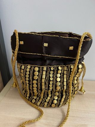 Bolso bombonera marron y dorado. Sin estrenar.