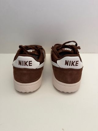 Nike Field General Marrón número 39