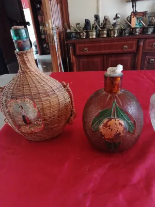 Lote di tre bottiglie da collezione