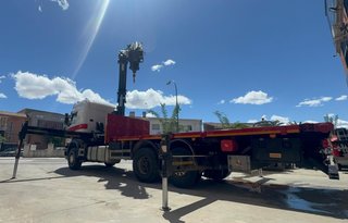 SCANIA R490 6X2 CAMION CON GRUA