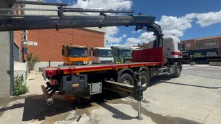 SCANIA R490 6X2 CAMION CON GRUA