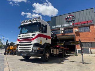 SCANIA R490 6X2 CAMION CON GRUA