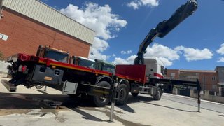 SCANIA R490 6X2 CAMION CON GRUA