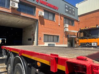 SCANIA R490 6X2 CAMION CON GRUA
