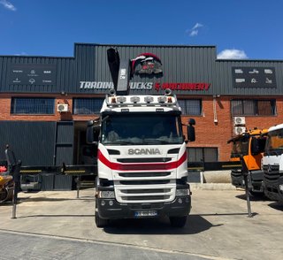 SCANIA R490 6X2 CAMION CON GRUA