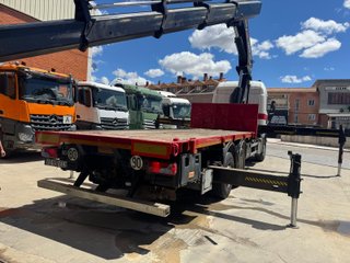 SCANIA R490 6X2 CAMION CON GRUA