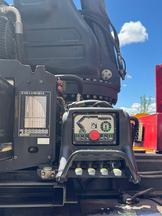 SCANIA R490 6X2 CAMION CON GRUA