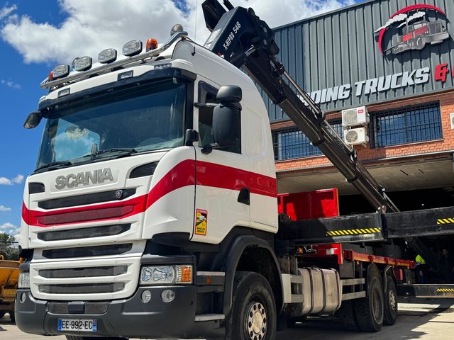 SCANIA R490 6X2 CAMION CON GRUA