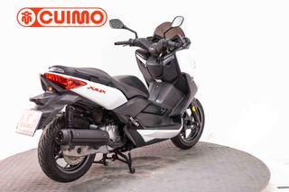 YAMAHA XMAX 125