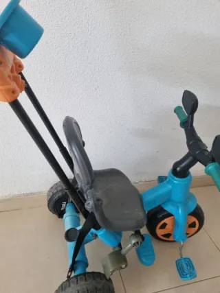 Triciclo infantil azul y naranja