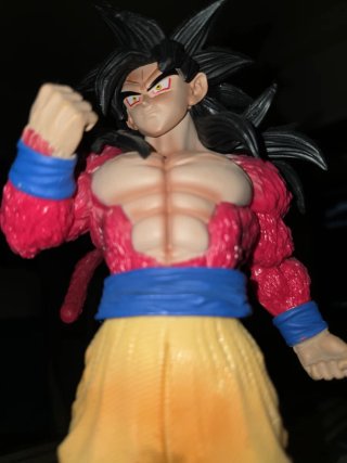 Figura Dragon Ball Z Goku SSJ4