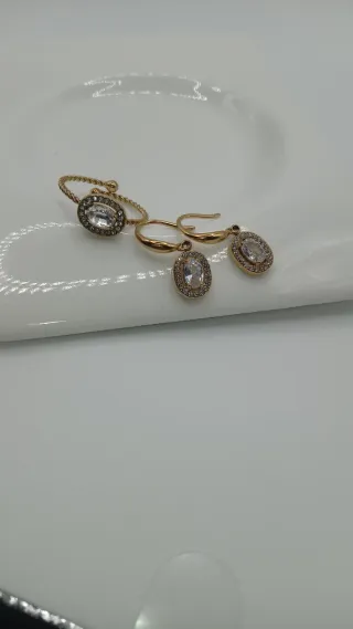 Set Orecchini e Anello Dorati con Zirconi