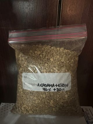 Akadama + Kiryu 70% + 30% 1L + biogold 250gr