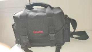 Cámara Canon EOS 550D (Rebel T2i) + Bolso+Trípode