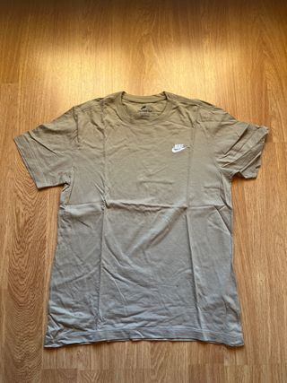Camiseta Nike Manga Corta Talla M Marrón