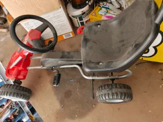 Coche de pedales infantil