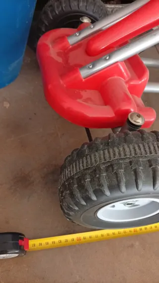 Coche de pedales infantil