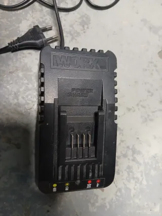 Caricabatterie WORX WA3880 20V 2.0A