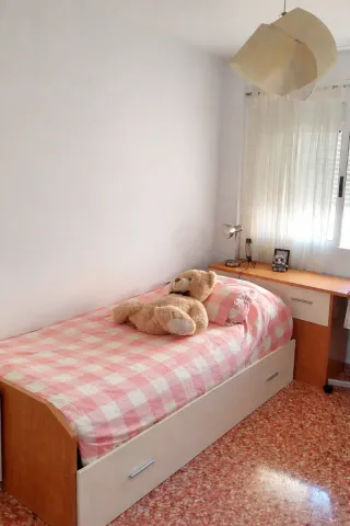Dormitorio juvenil (cama, escritorio, armario)
