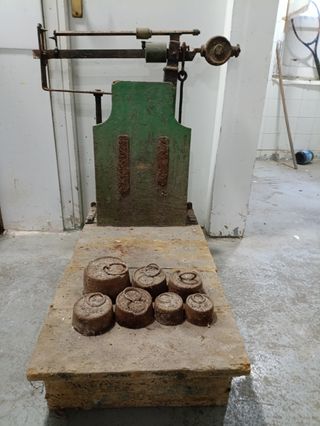 Báscula antigua de pesaje