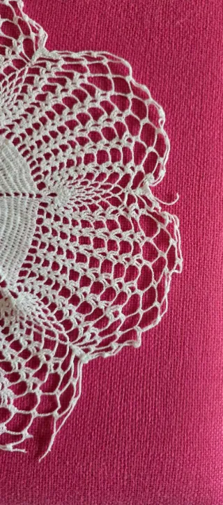 3 tapetes de crochet blancos