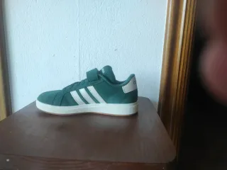 Zapatillas Adidas niño verdes a estrenar talla 33