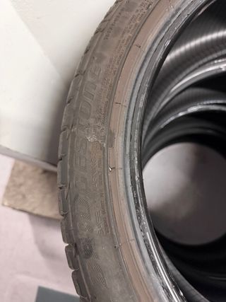 4 Neumáticos Bridgestone 235/40 R19 96Y