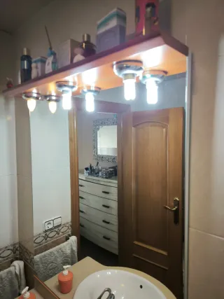 Mueble de baño madera y mármol