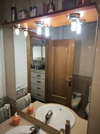 Mueble de baño madera y mármol