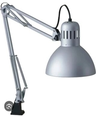 Escritorio Ikea. Regalo Flexo