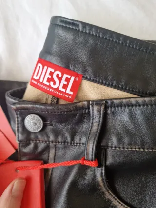Pantalones Diesel efecto piel campana negros