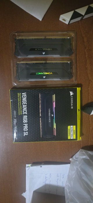 Pack i7 11700 con caja disipador y ram corsair 32G