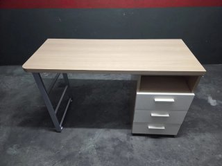 Escritorio y silla de estudio