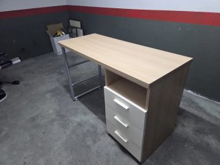 Escritorio y silla de estudio