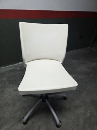 Escritorio y silla de estudio