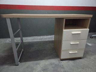 Escritorio y silla de estudio