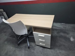 Escritorio y silla de estudio