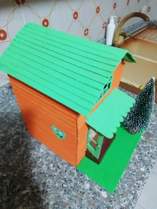 Casetta in legno decorata