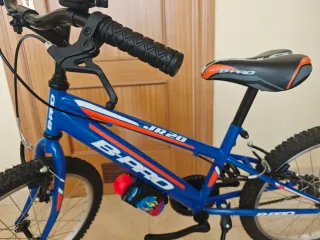 Bicicleta infantil B-Pro JR20 azul.