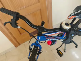 Bicicleta infantil B-Pro JR20 azul.