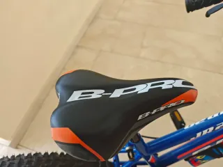 Bicicleta infantil B-Pro JR20 azul.