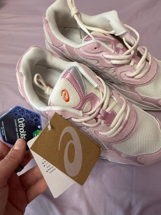 Zapatillas ASICS rosas y blancas