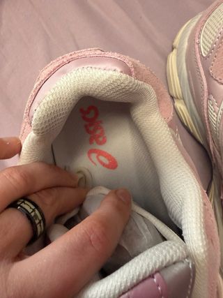 Zapatillas ASICS rosas y blancas