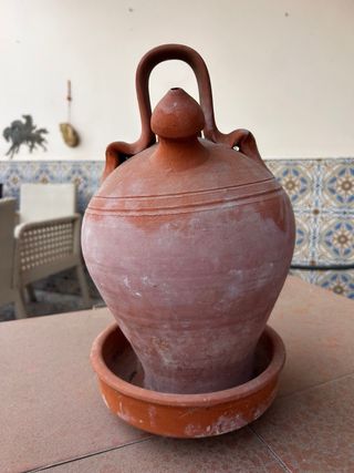 Botijo de cerámica tradicional