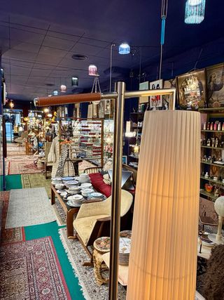 Lámpara de pie de Joana Bover, años 2000.