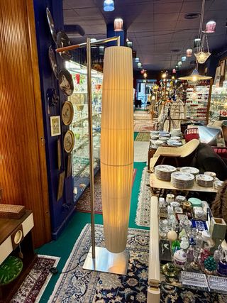 Lámpara de pie de Joana Bover, años 2000.