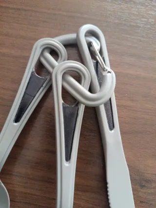 Juego cubiertos camping plástico gris