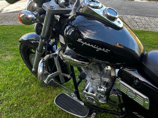 Keeway Superlight 125cc Custom impoluta