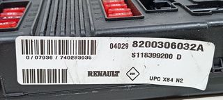 RENAULT SCENIC II Confort Authentique CAJA RELES / FUSIBLES